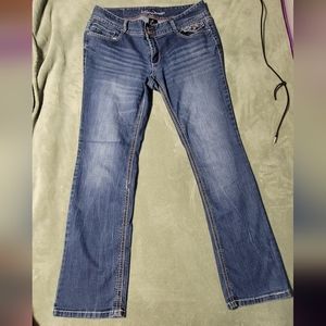 Aríya Distressed Bootcut jeans sz 14